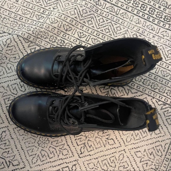 Women’s Dr Martens • barely worn • - Picture 3 of 4